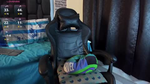 L E Y T O N online show from December 4, 2024, 2:53 am