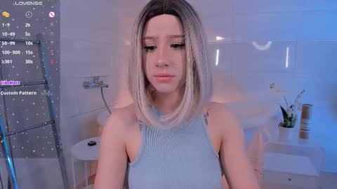 Lisa online show from November 21, 2025, 3:49 am