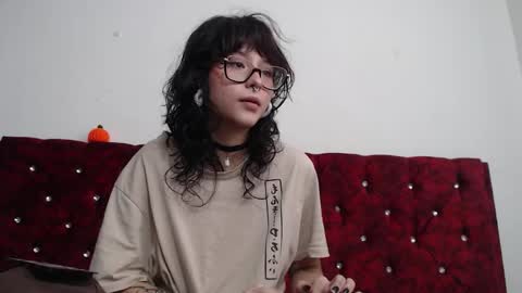 Lia online show from November 5, 2025, 9:04 pm