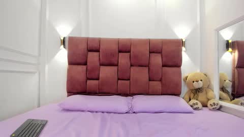 Snapshot of lia_girl2 chatting on January 4, 2025, 4:33 am Lia online show from January 4, 2025, 4:33 am