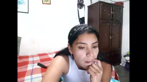 Lia online show from December 4, 2025, 7:17 am