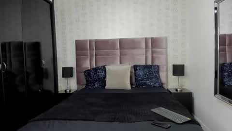 Lia online show from December 18, 2025, 5:57 am