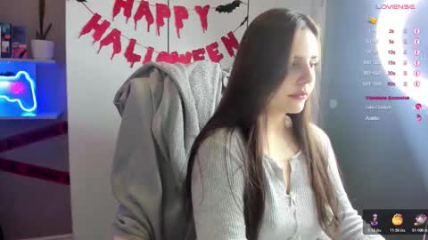 Lia online show from November 3, 2025, 2:29 pm