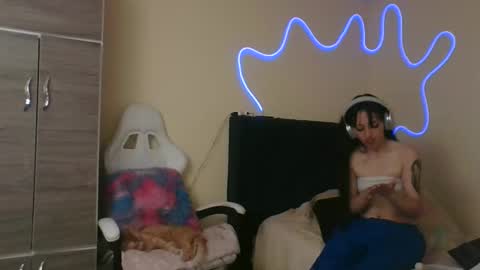 Snapshot of lia_queen610 chatting on November 16, 2025, 8:47 pm Little Queen Lia online show from November 16, 2025, 8:47 pm