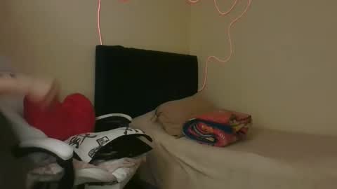 Snapshot of lia_queen610 chatting on November 18, 2025, 11:15 pm Little Queen Lia online show from November 18, 2025, 11:15 pm