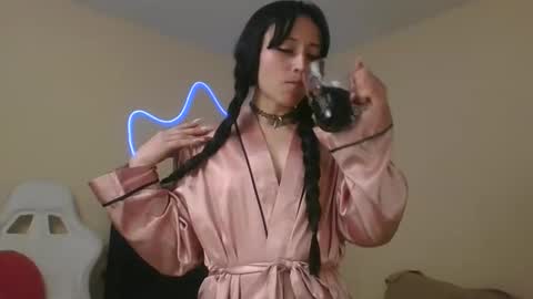 Snapshot of lia_queen610 chatting on November 22, 2025, 2:21 am Little Queen Lia online show from November 22, 2025, 2:21 am