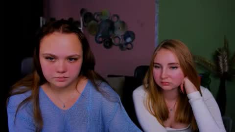 Snapshot of lia_sunset chatting on October 5, 2025, 7:12 pm Lia online show from October 5, 2025, 7:12 pm