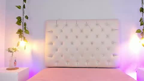 Snapshot of liaa_taylor1 chatting on October 9, 2025, 1:25 am Lia online show from October 9, 2025, 1:25 am