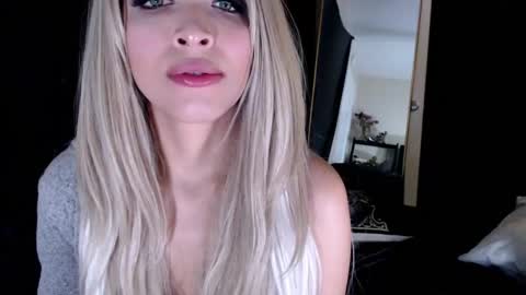 Snapshot of liadivina chatting on February 8, 2025, 10:18 am Lia Divina online show from February 8, 2025, 10:18 am