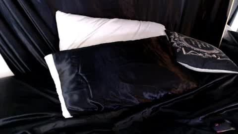 Snapshot of liadivina chatting on February 8, 2025, 4:25 pm Lia Divina online show from February 8, 2025, 4:25 pm