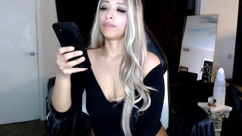 Snapshot of liadivina chatting on March 12, 2025, 1:40 pm Lia Divina online show from March 12, 2025, 1:40 pm