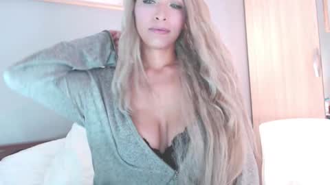 Snapshot of liadivina chatting on December 1, 2025, 3:33 am Lia Divina online show from December 1, 2025, 3:33 am