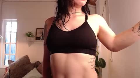 LIA online show from November 22, 2025, 2:49 pm