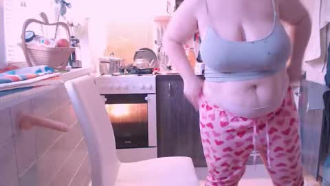 Snapshot of liahsofty chatting on February 8, 2025, 2:38 pm miss Lia colection for travel online show from February 8, 2025, 2:38 pm