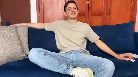 Liam online show from October 26, 2025, 2:12 pm