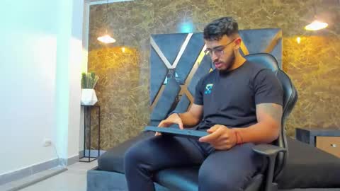 LIAM KLEIN online show from September 10, 2025, 11:10 am