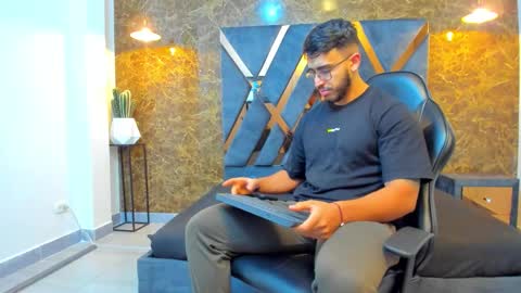 LIAM KLEIN online show from September 17, 2025, 11:12 am