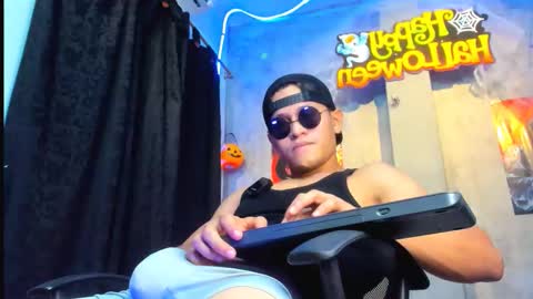 Snapshot of liam_knight chatting on October 27, 2025, 1:20 am liam_knight online show from October 27, 2025, 1:20 am