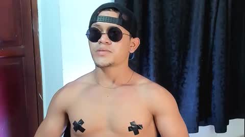 Snapshot of liam_knight chatting on November 6, 2025, 5:19 am liam_knight online show from November 6, 2025, 5:19 am