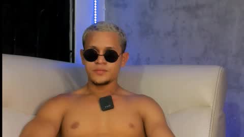 Snapshot of liam_knight chatting on December 2, 2025, 3:45 am liam_knight online show from December 2, 2025, 3:45 am