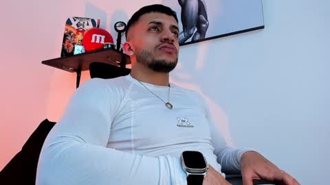 Snapshot of liamreigns_ chatting on February 6, 2025, 10:26 am liam online show from February 6, 2025, 10:26 am