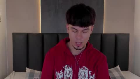 Snapshot of liamthunder05_ chatting on November 18, 2025, 3:01 am Liam Thunder online show from November 18, 2025, 3:01 am