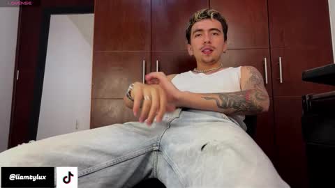 Snapshot of liamty_luxor chatting on October 17, 2025, 2:59 am Liam online show from October 17, 2025, 2:59 am