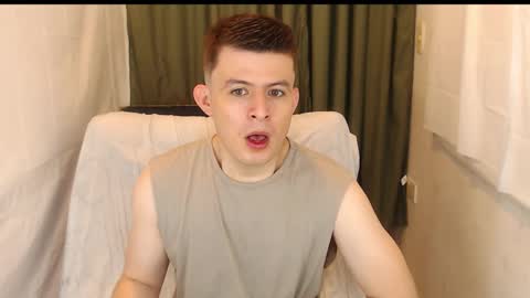 lian_eathan online show from November 28, 2025, 5:37 pm