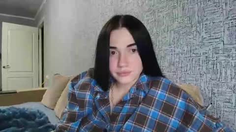 liana_diva online show from November 13, 2025, 9:03 pm