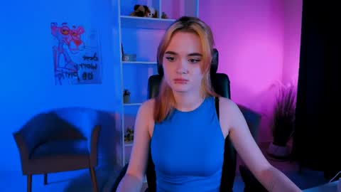 Snapshot of liana_kisses chatting on February 12, 2025, 4:44 pm Little Liana online show from February 12, 2025, 4:44 pm