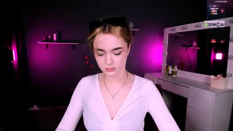 Snapshot of liana_kisses chatting on March 8, 2025, 8:03 pm Little Liana online show from March 8, 2025, 8:03 pm