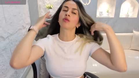 Snapshot of liat_white_tx chatting on October 3, 2025, 1:41 pm Online 800 to 1400 online show from October 3, 2025, 1:41 pm