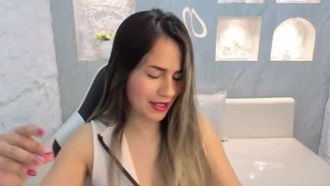 Snapshot of liat_white_tx chatting on November 27, 2025, 1:24 pm Online 800 to 1400 online show from November 27, 2025, 1:24 pm