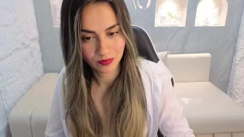 Snapshot of liat_white_tx chatting on December 2, 2025, 1:17 pm Online 800 to 1400 online show from December 2, 2025, 1:17 pm