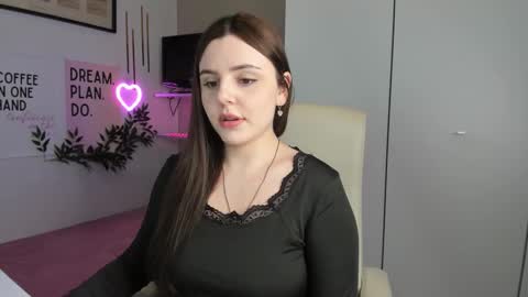 Lia online show from October 21, 2025, 1:56 pm