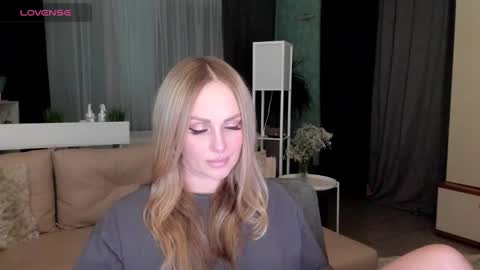Snapshot of libby_nora chatting on February 8, 2025, 3:42 pm Libby online show from February 8, 2025, 3:42 pm