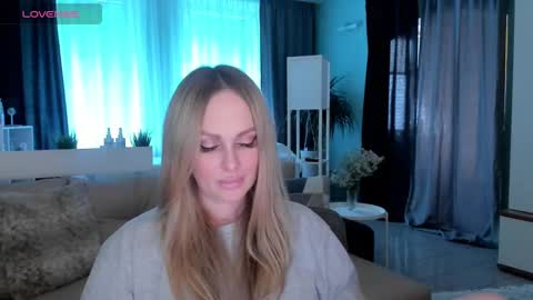 Snapshot of libby_nora chatting on February 21, 2025, 12:39 pm Libby online show from February 21, 2025, 12:39 pm