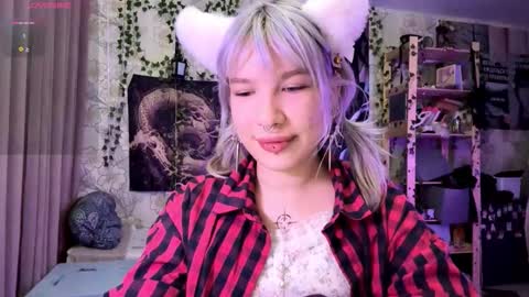 Snapshot of libbynading chatting on October 8, 2025, 9:01 pm Lola online show from October 8, 2025, 9:01 pm
