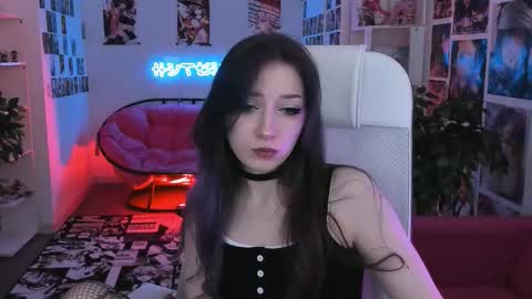 Snapshot of lii_luu chatting on November 4, 2025, 1:10 pm LiLu online show from November 4, 2025, 1:10 pm