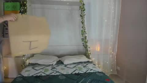         online show from December 15, 2025, 11:36 am