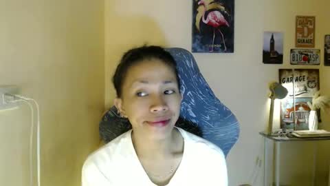 Snapshot of likliklicklengleng chatting on November 11, 2025, 9:48 pm Leng online show from November 11, 2025, 9:48 pm