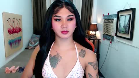 LILY online show from October 2, 2025, 4:03 pm
