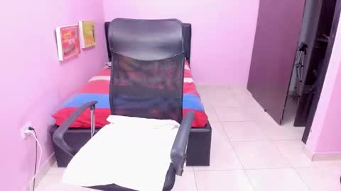 Snapshot of lil_mommy_slut chatting on November 10, 2025, 11:53 am lil_mommy_slut online show from November 10, 2025, 11:53 am