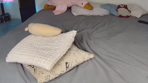 Snapshot of lil_nessa chatting on February 24, 2025, 9:00 am Nessa Greyrat   if u like me tip 25 tk and put  online show from February 24, 2025, 9:00 am