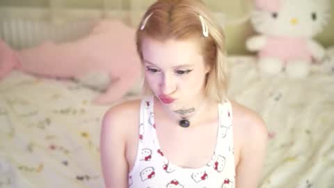 Rina  online show from November 29, 2025, 8:01 pm