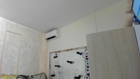 lila bailey  online show from October 27, 2025, 7:40 pm