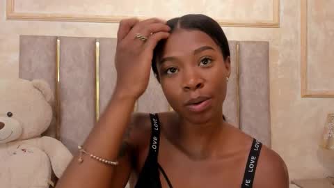 lila bailey  online show from November 12, 2025, 8:30 pm