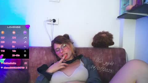 Jen online show from January 24, 2025, 2:08 pm