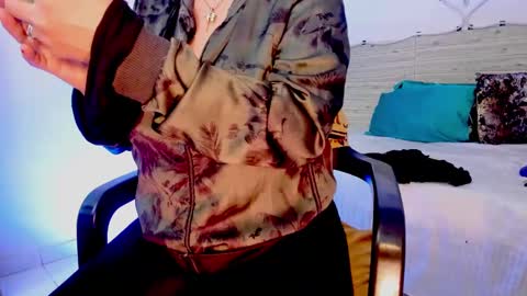 Snapshot of lilah_sweet chatting on January 28, 2025, 11:49 am Lilah Sweet online show from January 28, 2025, 11:49 am