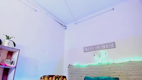 Snapshot of lilah_sweet chatting on January 29, 2025, 5:35 pm Lilah Sweet online show from January 29, 2025, 5:35 pm